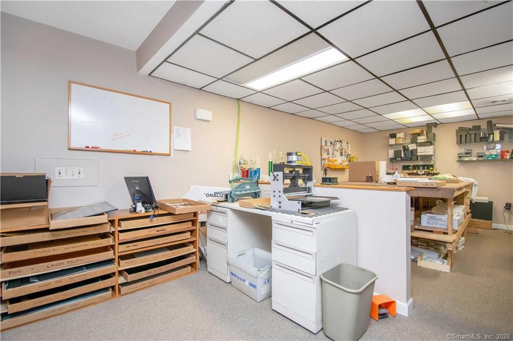 492 Enfield St, Enfield, CT 06082